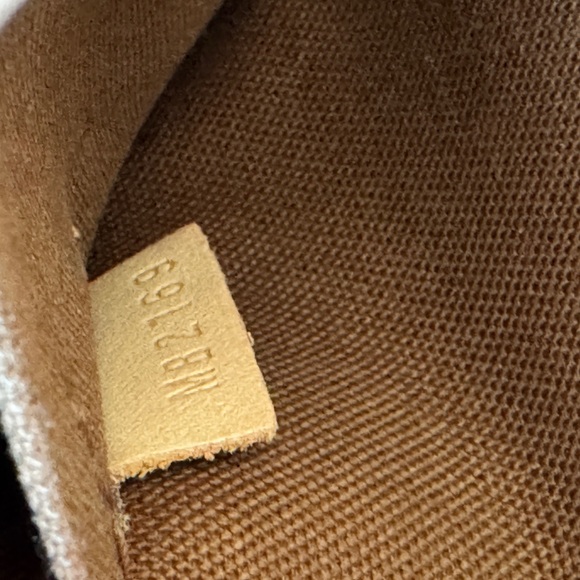 Louis Vuitton Pouchette with new LV gold Crossbody chain - Picture 9 of 15